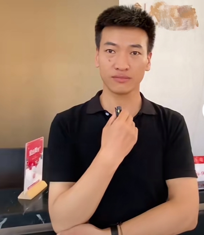 一杯梁白开的第一张照片--百色相亲服务中心