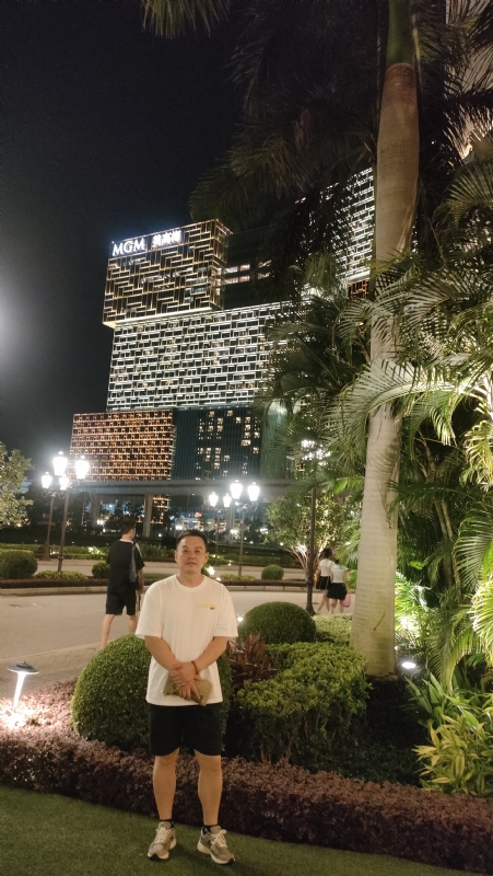 熟悉的身影的第一张照片--百色相亲服务中心