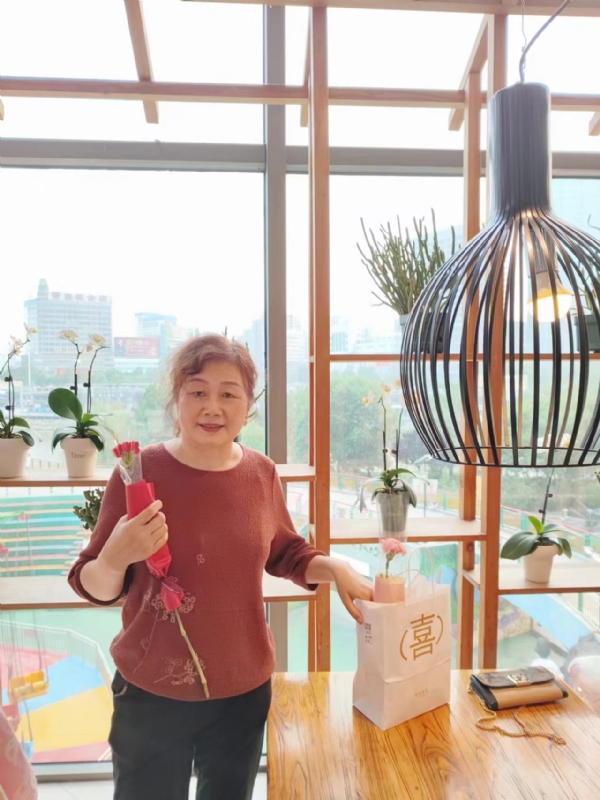 静香的第一张照片--百色相亲服务中心