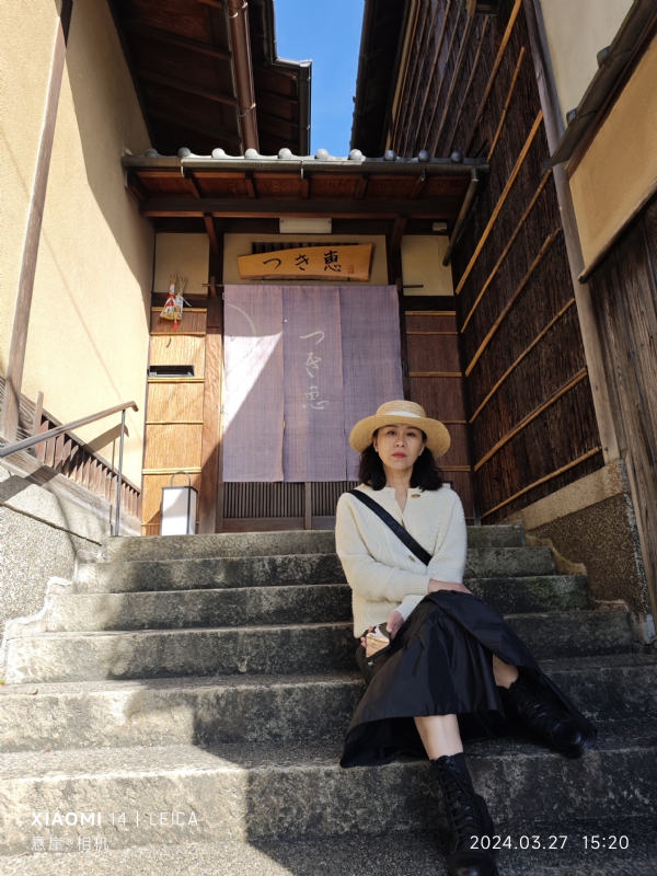 踱着方步的猫小姐的第一张照片--百色相亲服务中心