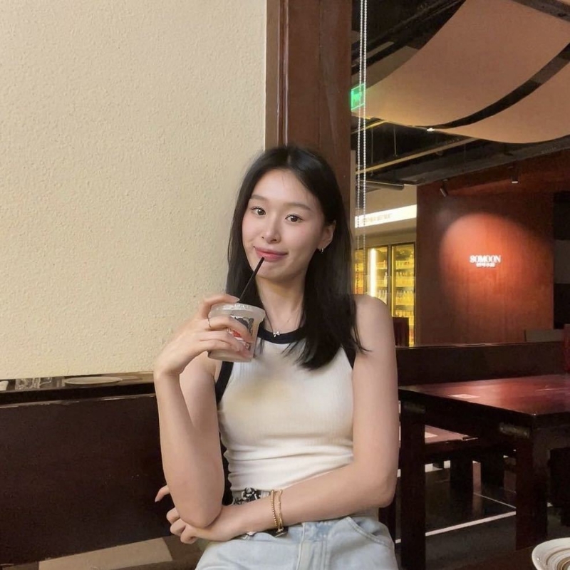 羽毛的第一张照片--百色相亲服务中心