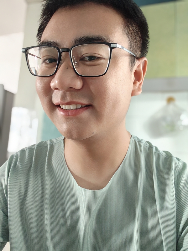 田田向上的第一张照片--百色相亲服务中心