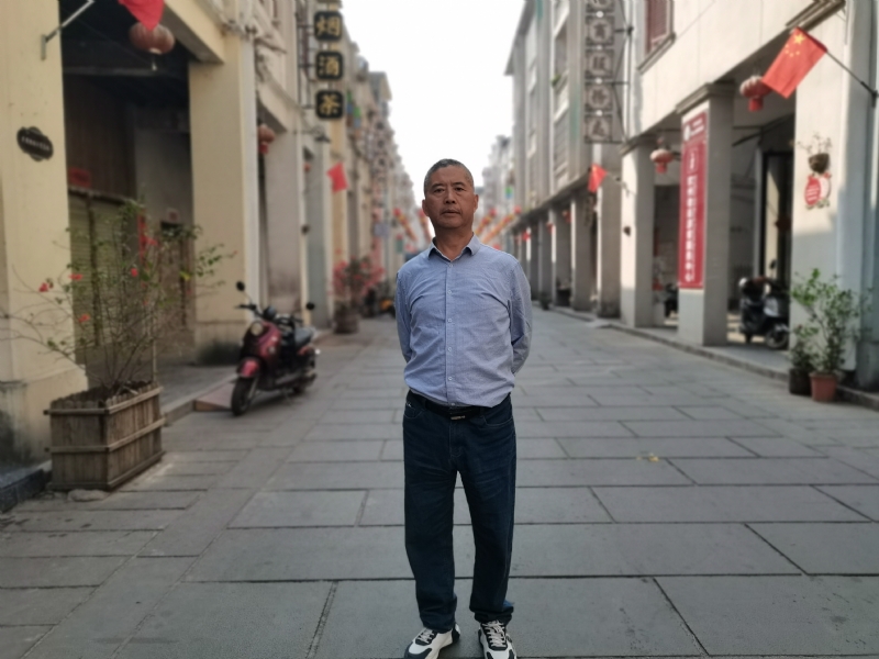 一粒尘埃的第一张照片--百色相亲服务中心