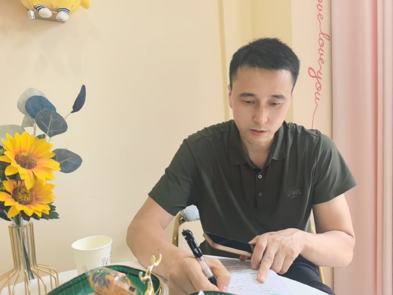 笑看一切的第二张照片--百色相亲服务中心