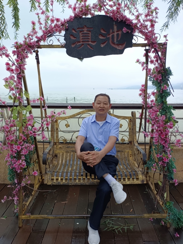 奋斗的第一张照片--百色相亲服务中心