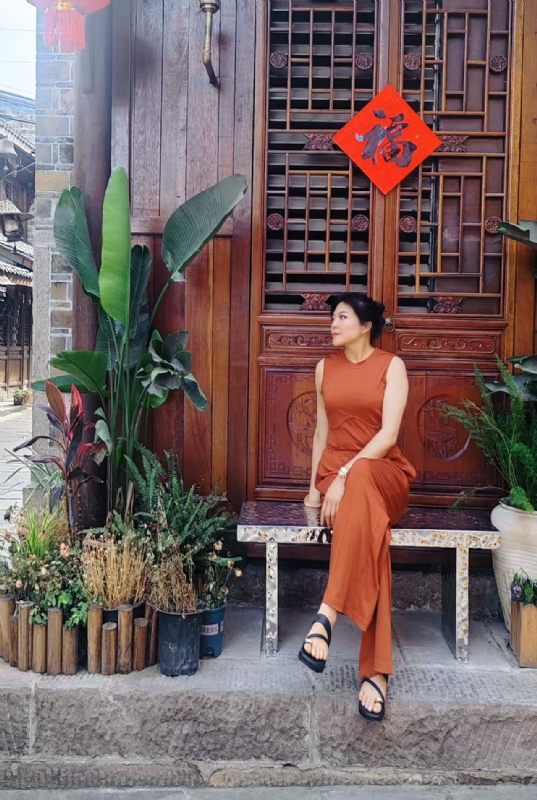 宛霞的第一张照片--百色相亲服务中心