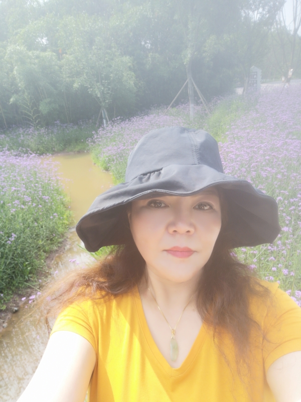 宛霞的第三张照片--百色相亲服务中心