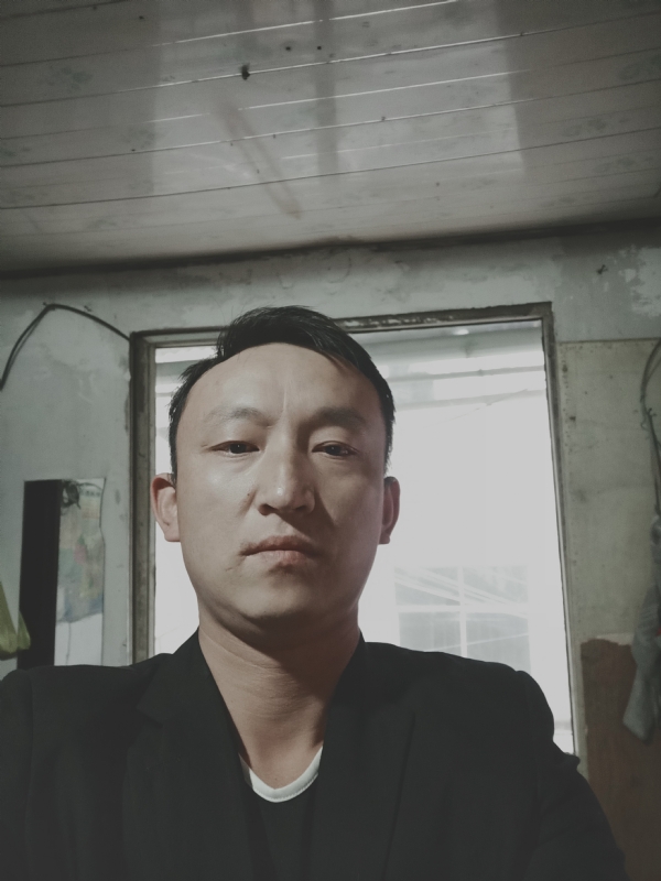 放弃爱你的第一张照片--百色相亲服务中心