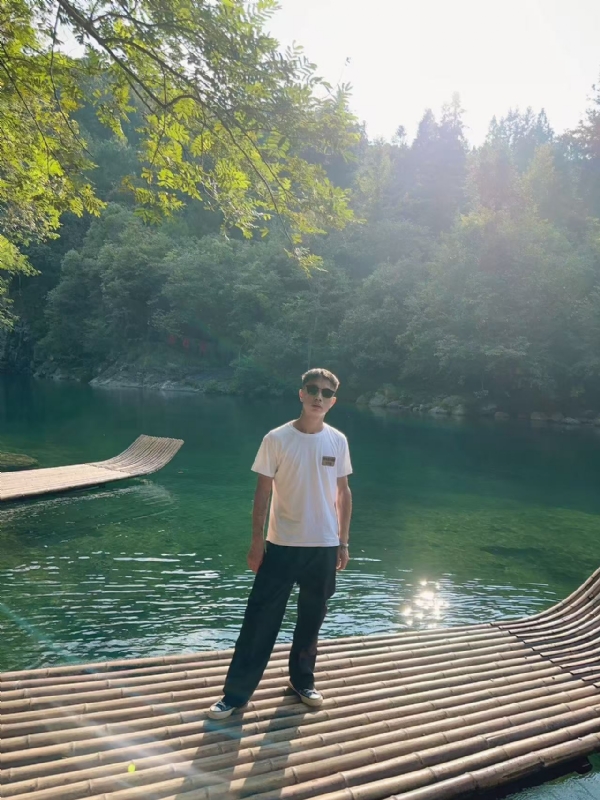 林言的第三张照片--百色相亲服务中心