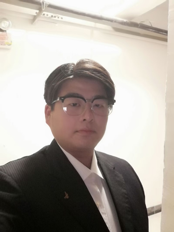 孤独一人的第一张照片--百色相亲服务中心