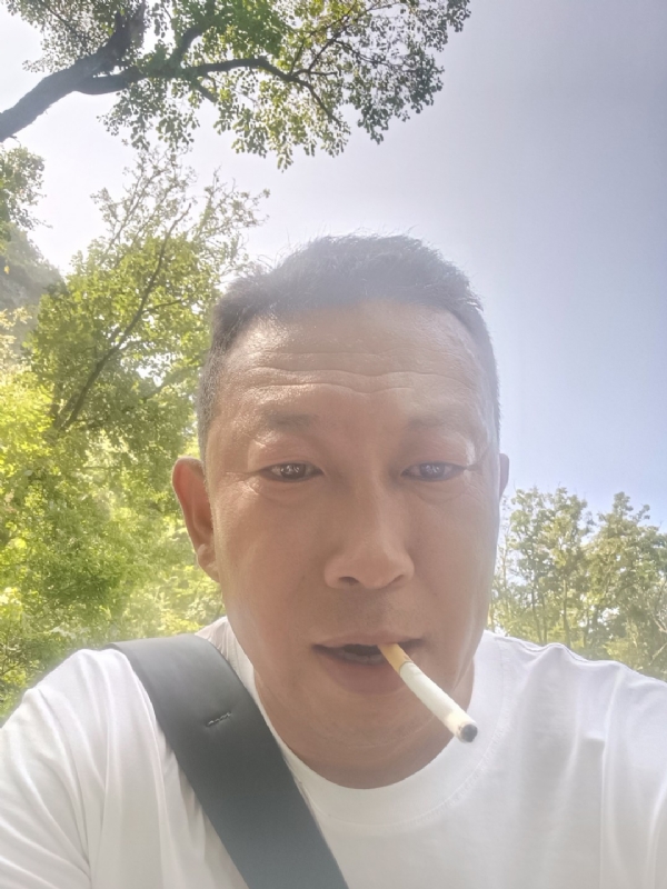中年大叔的第一张照片--百色相亲服务中心