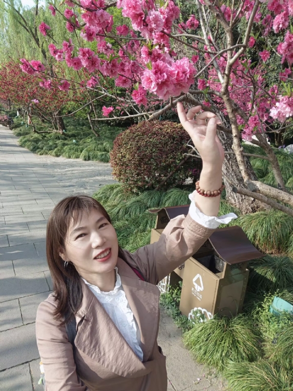 丽娜的第四张照片--百色相亲服务中心