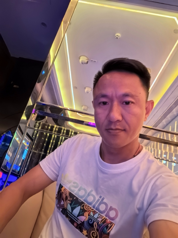 辞岸的第一张照片--百色相亲服务中心