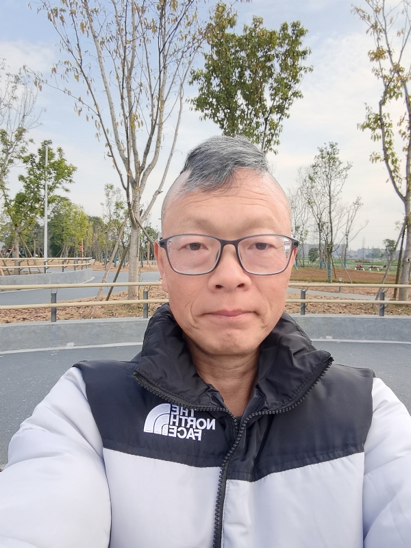 做喜欢的事的第一张照片--百色相亲服务中心