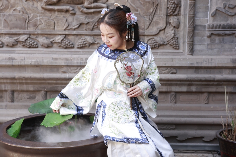 认真的雪的第一张照片--百色相亲服务中心