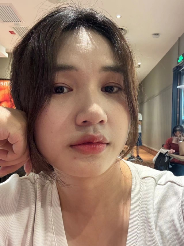 粉墨的第一张照片--百色相亲服务中心