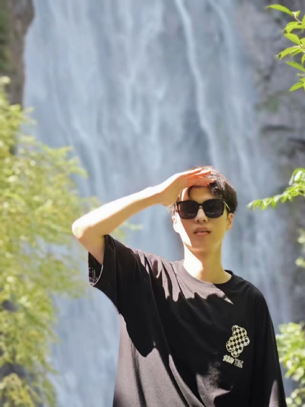 大橙子的第一张照片--百色相亲服务中心